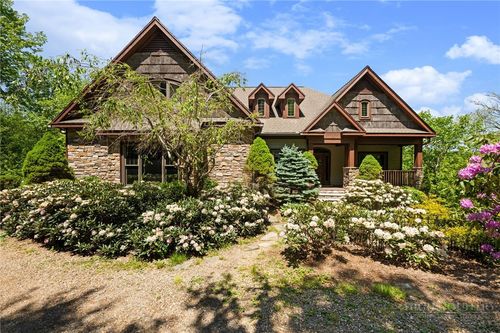 1226 Grouse Moor Dr, Sugar Mountain, NC, 28604-7177 | Card Image