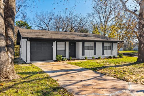 621 Churchill Way E, Sherman, TX, 75092-7240 | Card Image