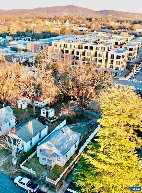 400 10 1/2 St Nw, CHARLOTTESVILLE, VA, 22903-2231 | Card Image