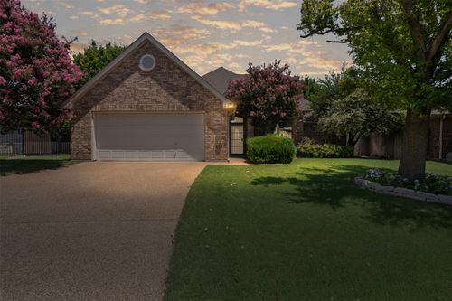 7501 Bunker Ct, Benbrook, TX, 76126-4615 | Card Image