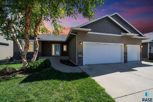 2900 S Statice Ave Avenue, Sioux Falls, SD, 57106 | Card Image