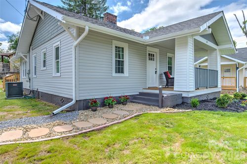 109 W Marshall St, Waynesville, NC, 28786-3268 | Card Image