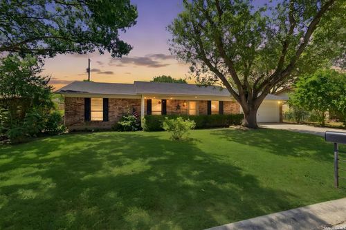 933 Lazy Trl, New Braunfels, TX, 78130-5927 | Card Image