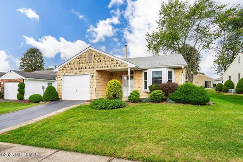 7 Bishop Ct, Marlboro, NJ, 07746-1718 | Card Image