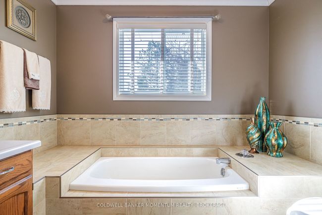 2 Greenvale Crt, House other with 3 bedrooms, 3 bathrooms and 4 parking in Fonthill ON | Image 26