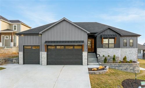 804 Se Pine Ct, Blue Springs, MO, 64014-4571 | Card Image