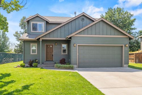 3722 Birddog Dr, Klamath Falls, OR, 97603-8094 | Card Image