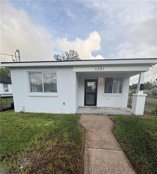 1301 Lamanche St, New Orleans, LA, 70117-2415 | Card Image