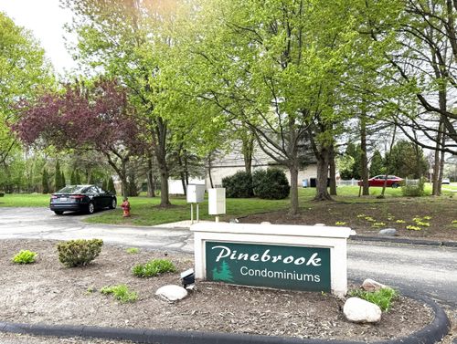 3-33377 Norfolk St, Livonia, MI, 48152-1335 | Card Image