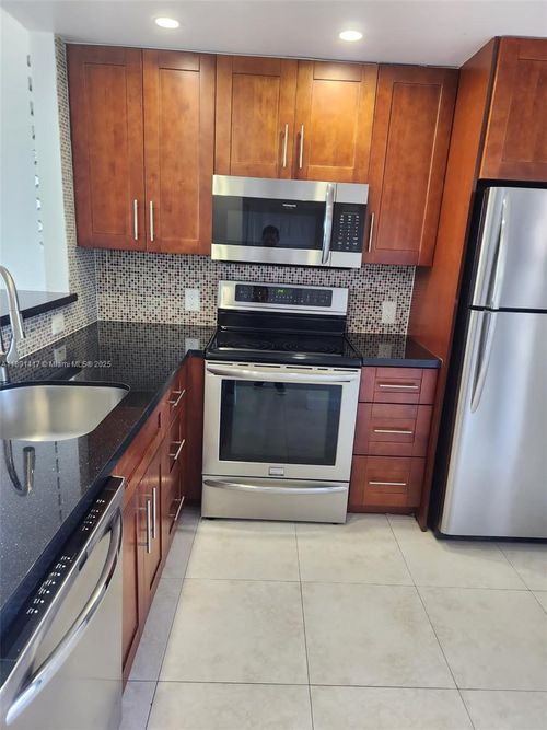 apt-504-3301 N Country Club Dr, Aventura, FL, 33180-1614 | Card Image