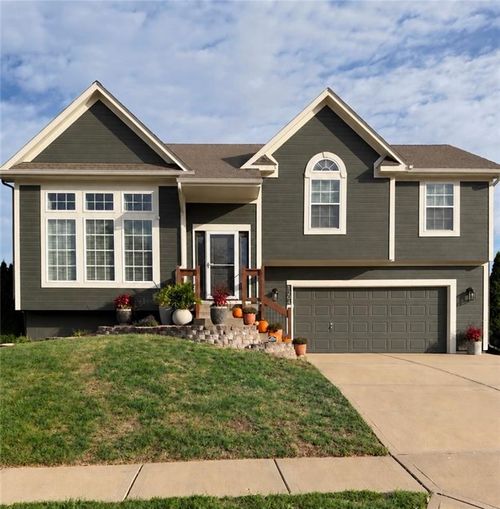 1204 N 4th St E, Louisburg, KS, 66053-6462 | Card Image