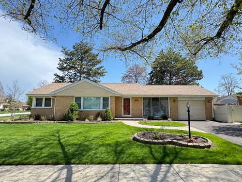 901 Brookline Ln, Park Ridge, IL, 60068-2684 | Card Image