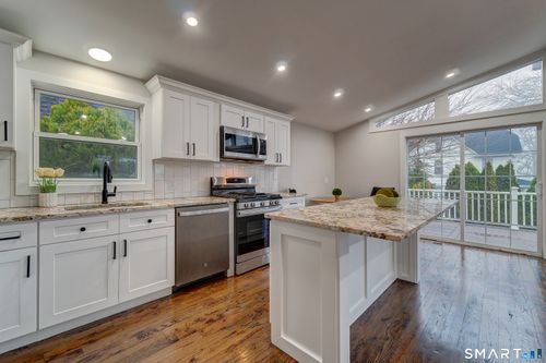 327 Concord St, New Haven, CT, 06512-3913 | Card Image