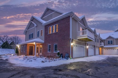 327 E Clay St, Whitewater, WI, 53190-2077 | Card Image