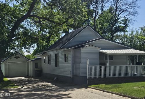 513 11th Avenue Se, Jamestown, ND, 58401 | Card Image