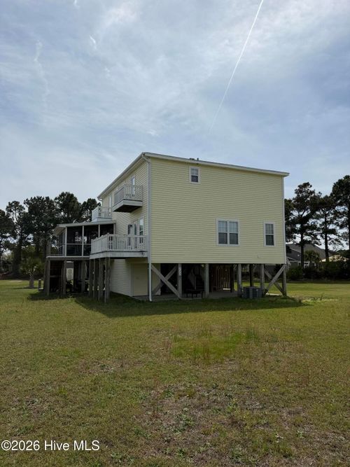 a-220 Twin Oaks Dr, Hampstead, NC, 28443-3282 | Card Image