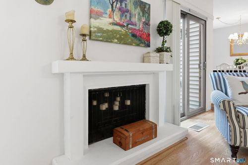 23-23 Maple Ln, Avon, CT, 06001-4523 | Card Image