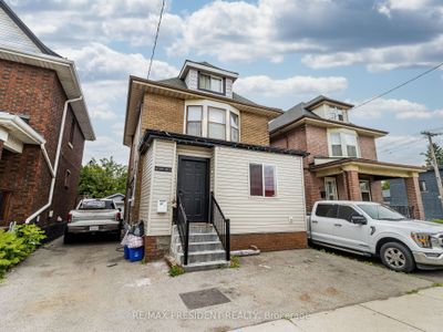 43 Gage Ave N, House other with 5 bedrooms, 3 bathrooms and 3 parking in Hamilton ON | Image 2