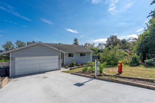 93 Warrick St, Coquitlam, BC, V3K5L3 | Card Image