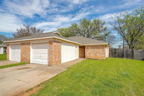 1025 Irene St, Burleson, TX, 76028-6411 | Card Image