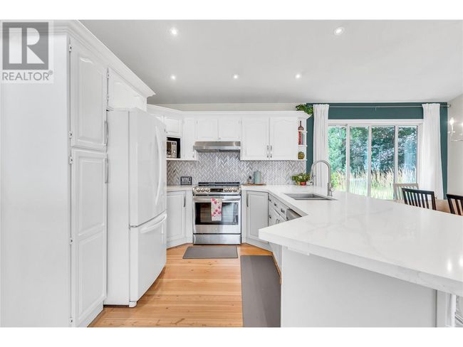 12018 Trayler Pl, House other with 3 bedrooms, 2 bathrooms and 1 parking in Summerland BC | Image 9