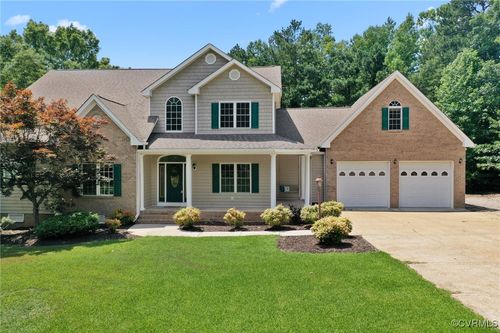 20000 Oak River Dr, South Chesterfield, VA, 23803-5609 | Card Image