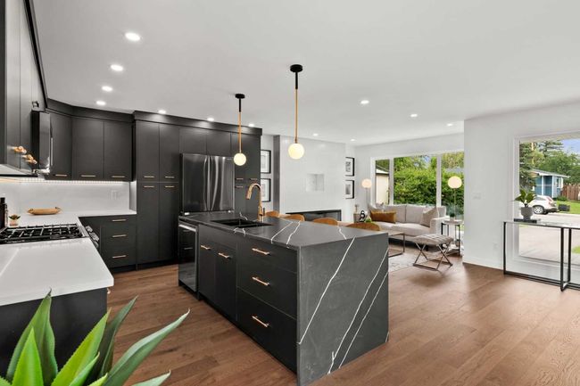 77 Kirby Pl Sw, House detached with 4 bedrooms, 3 bathrooms and 4 parking in Calgary AB | Image 7
