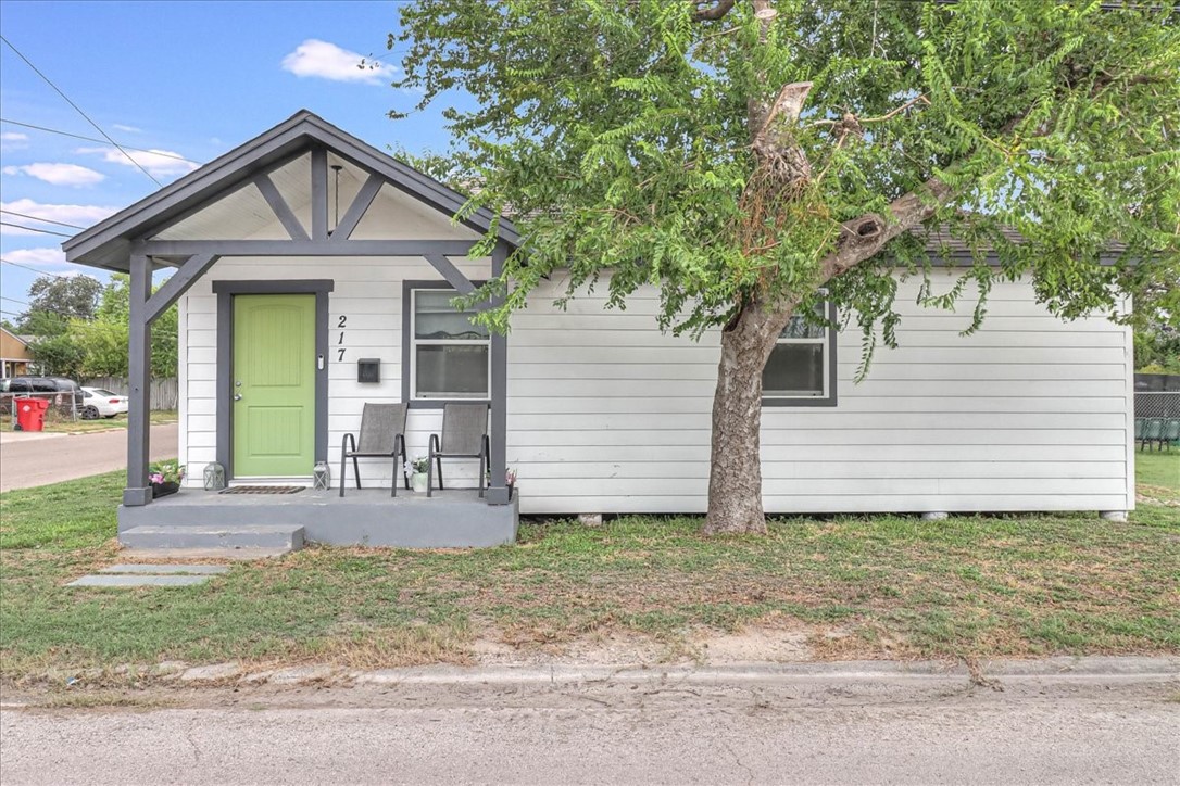 Iowa St, Robstown, TX 78380