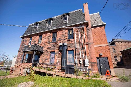 1 Lawrence St, Amherst, NS, B4H3G4 | Card Image