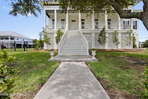 300 S Beach Boulevard, Waveland, MS, 39576 | Card Image