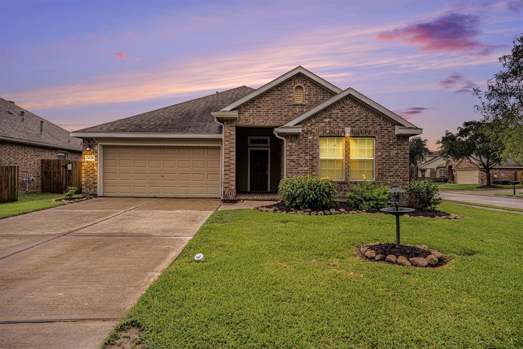 Palmetto Ct, Dickinson, TX 77539