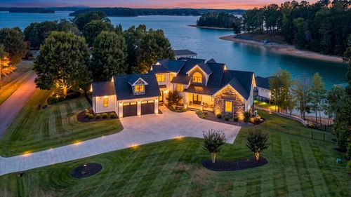 176 Three Point Isle Dr, Penhook, VA, 24137-2109 | Card Image