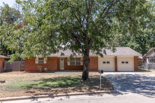 2103 16th St, Brownwood, TX, 76801-8025 | Card Image