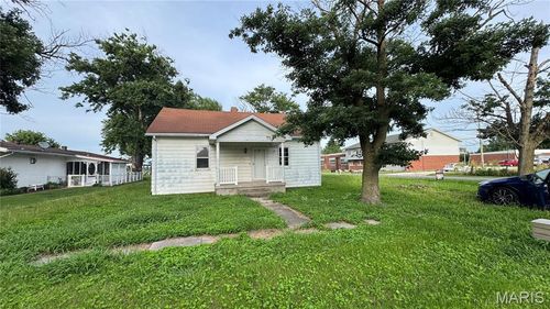 101 Walnut St, Kane, IL, 62054-2073 | Card Image