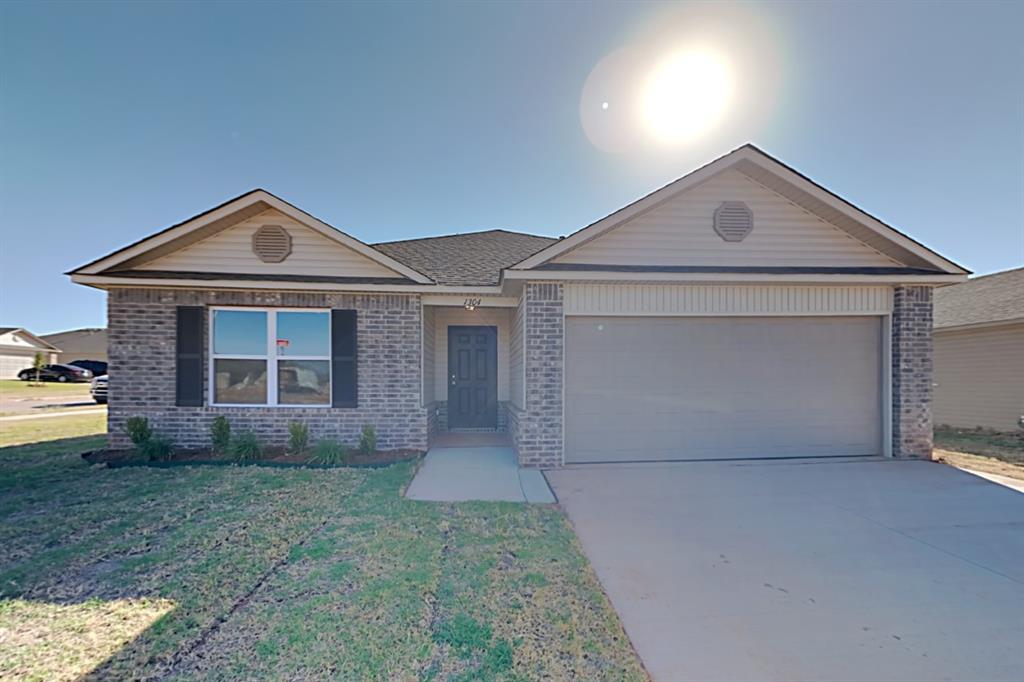 Grace Dr, Mustang, OK 73064