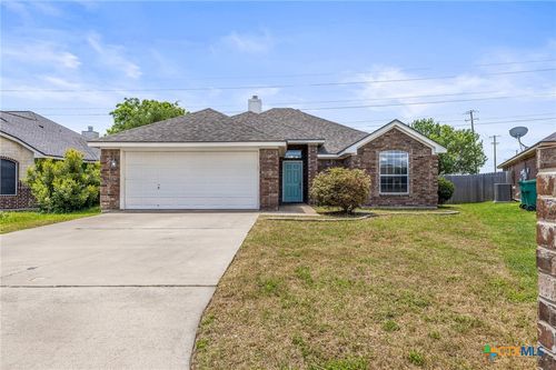 526 Armstrong Dr, Belton, TX, 76513-7578 | Card Image