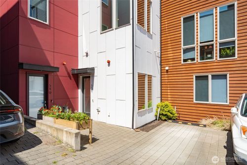 551 28th Ave, Seattle, WA, 98122-6209 | Card Image