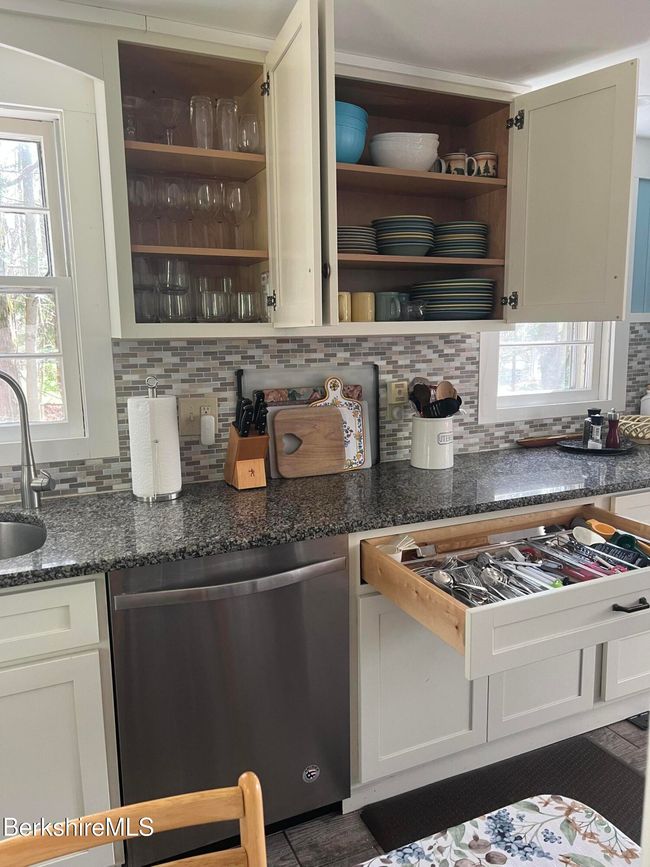 Dishes Silverware, Pot & Pans all included | Image 9