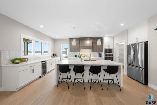6604 E Hawker Cir Circle, Sioux Falls, SD, 57110 | Card Image