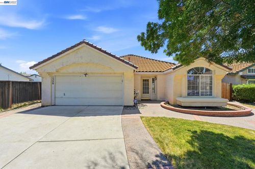 1520 Deer Run Ln, Tracy, CA, 95376-5351 | Card Image