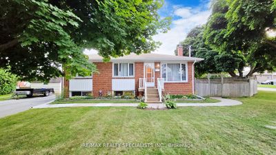 31 Brisco St, House other with 3 bedrooms, 2 bathrooms and 6 parking in Brampton ON | Image 1