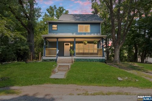 30 Henderson St, Oxford, NJ, 07863-3111 | Card Image