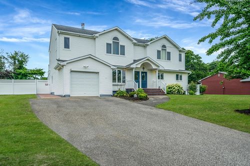 39 Aron Dr, Bohemia, NY, 11716-1330 | Card Image
