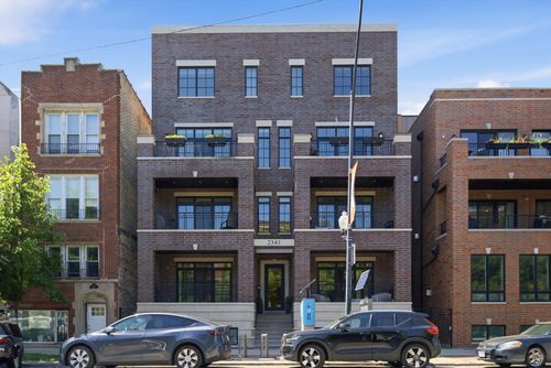2w-2341 W Roscoe St, Chicago, IL, 60618-6200 | Card Image