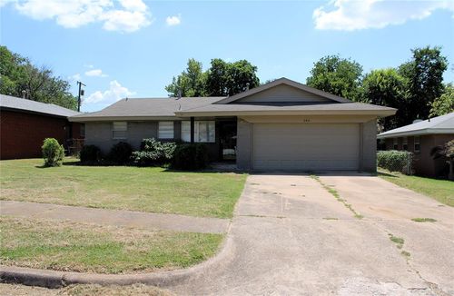 504 Ne 18th St, Moore, OK, 73160-4610 | Card Image