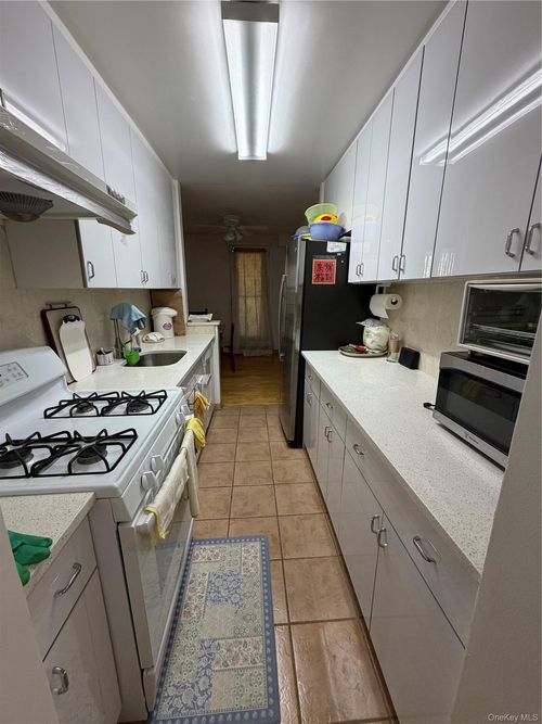 4r-140-55 34th Ave, Flushing, NY, 11354-3035 | Card Image