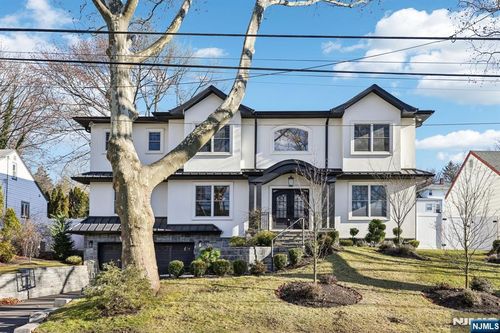 298 Buttonwood Dr, Paramus, NJ, 07652-3307 | Card Image