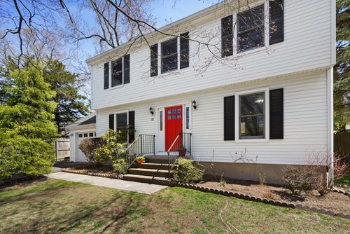 81 Turn Of River Rd, Stamford, CT, 06905-2028 | Card Image