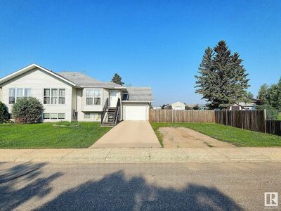 5104 56 St, Home with 3 bedrooms, 3 bathrooms and null parking in St. Paul AB | Image 1