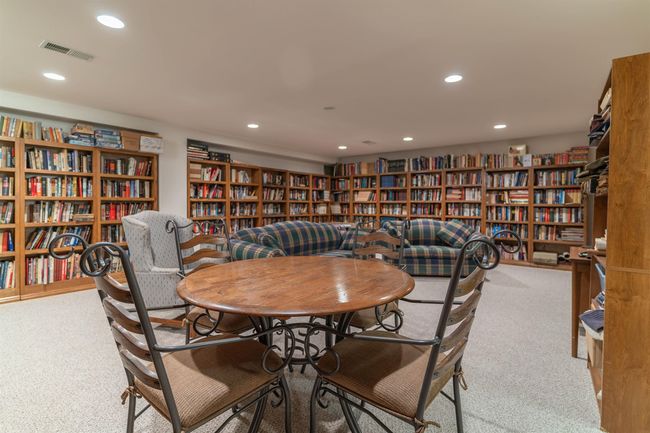2912 W 4 Th St, Condo with 3 bedrooms, 2 bathrooms and null parking in Cedar Falls IA | Image 23